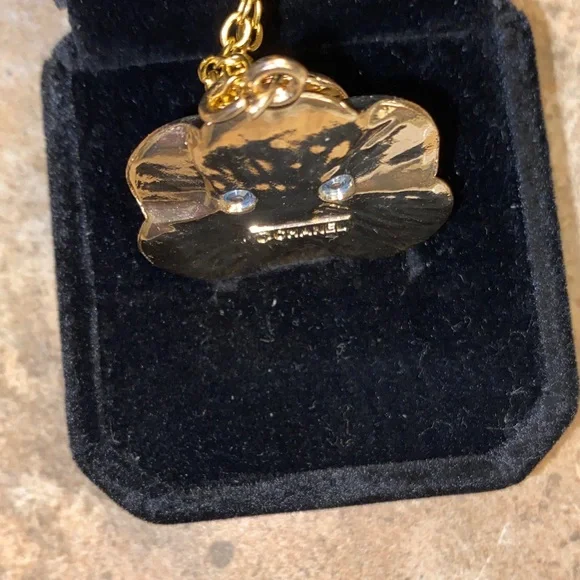 CHANEL Pink and Gold Flower Necklace - Picture 5 of 7